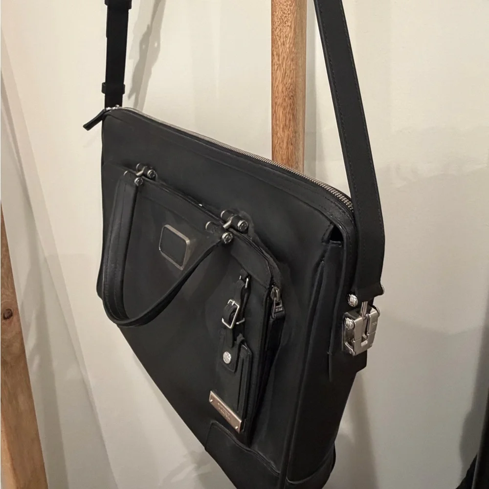 Tumi Astor Regis Black Leather Briefcase Messenger Laptop Bag - 93211D